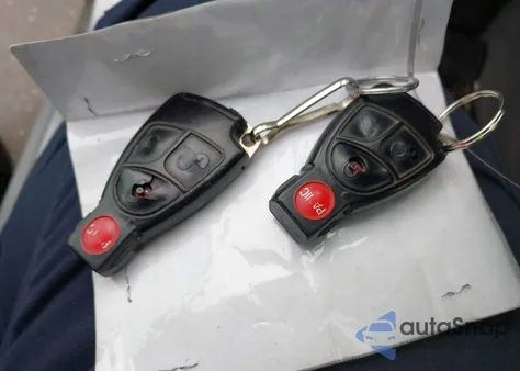 2001 Mercedes-Benz E 320 z USA, uszkodzony, nr VIN WDBJF65J61B378528